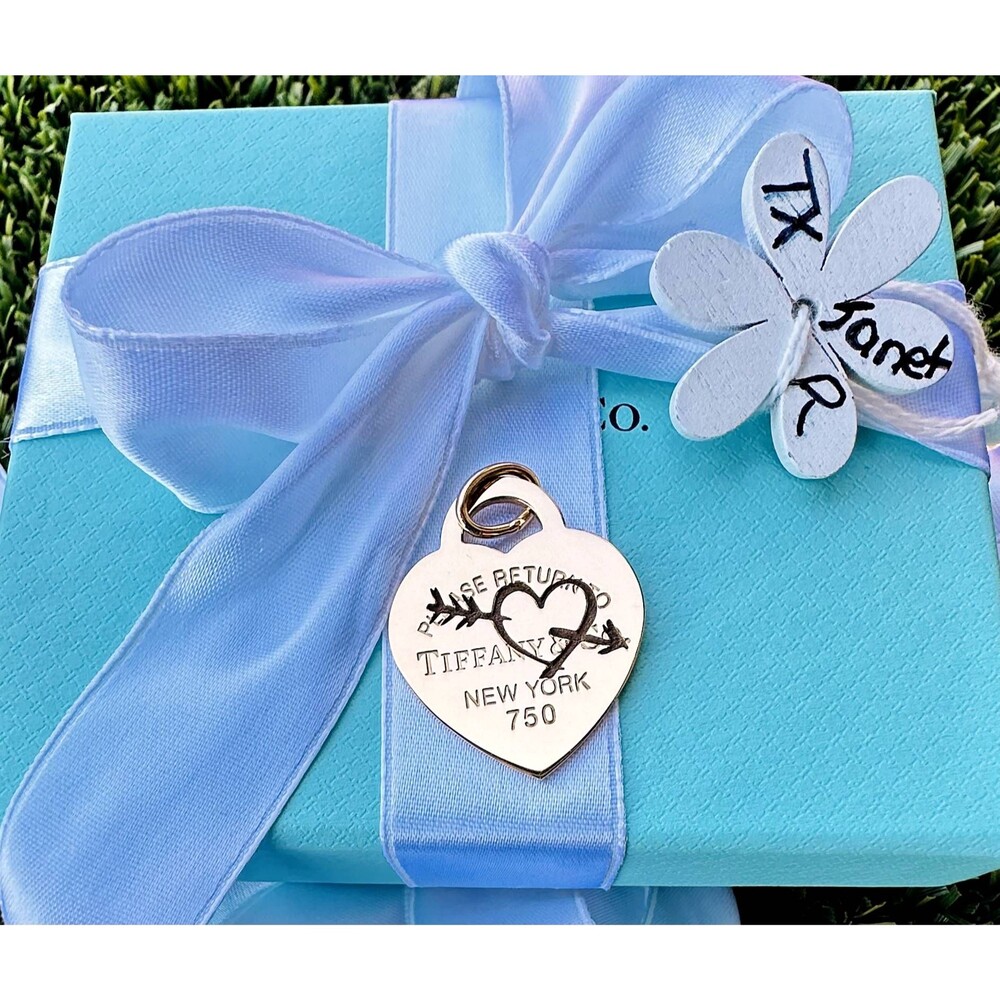 Retired LARGE Return to Tiffany & Co. Etched Heart Arrow Charm in 18k Rose Gold